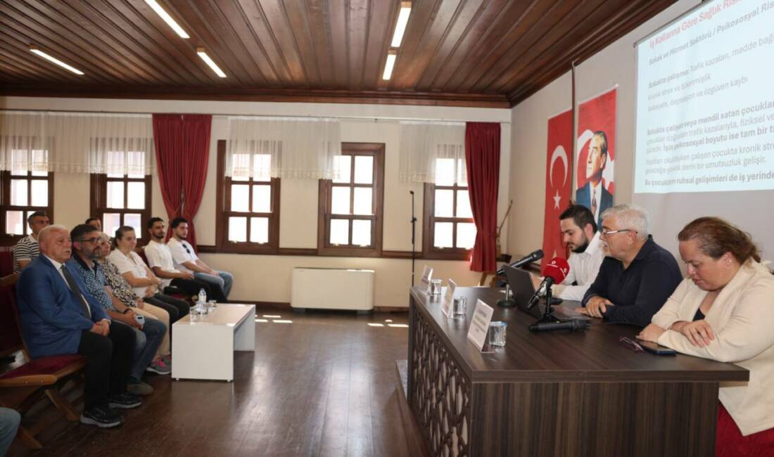Osmangazi’den çocukların geleceğine sahip çıkan sempozyum Çocukların geleceğine sahip çıkan Osmangazi Belediyesi, “Çocuklar Geleceğimiz; Geleceğimizi Korumalıyız!”