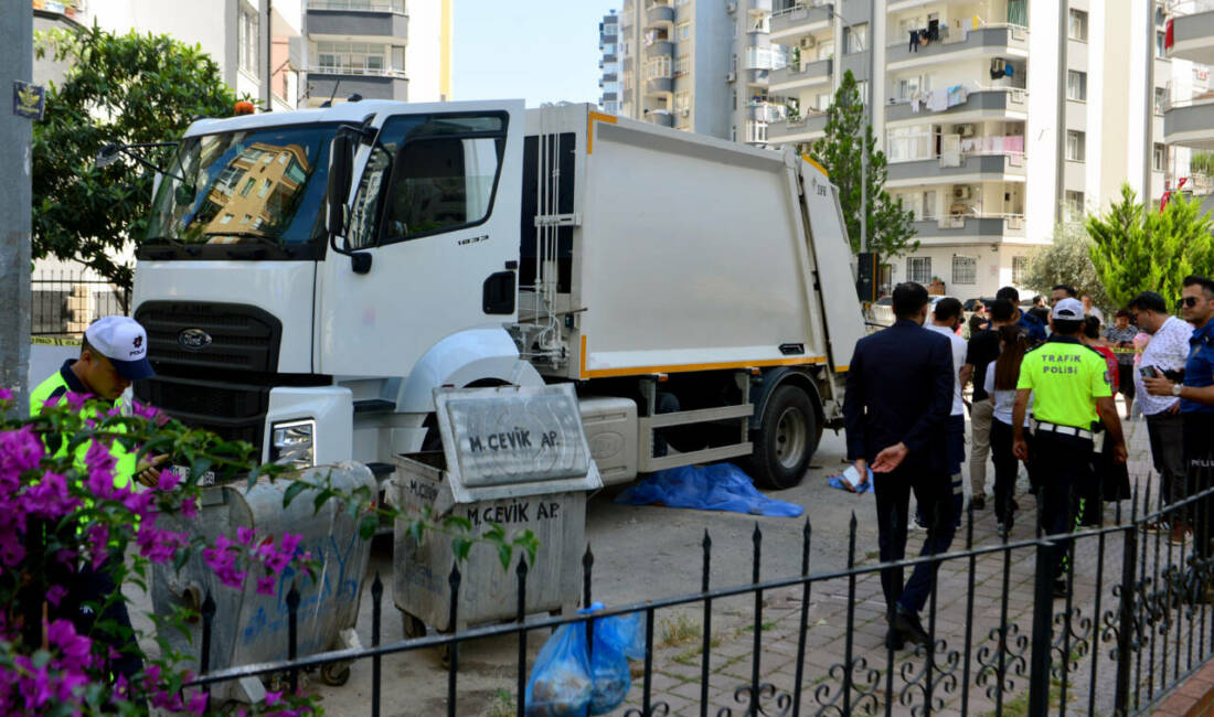 Yaşlı adamın kahreden sonu Adana’da yolun karşısına geçmek isterken belediyenin çöp kamyonunun altında kalan