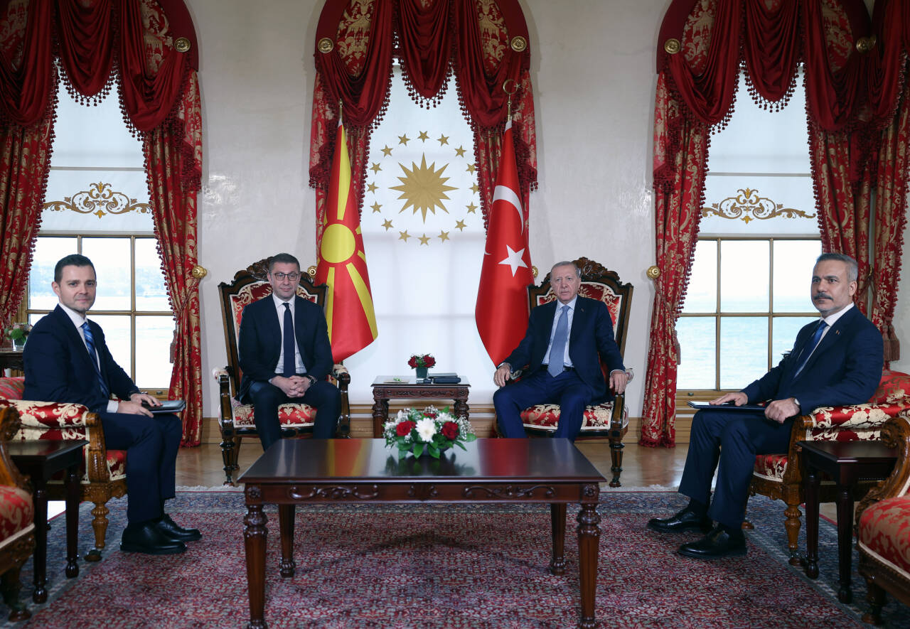 cumhurbaskani erdogan kuzey makedonya basbakani mickoskiyi kabul etti ba39d8c32967