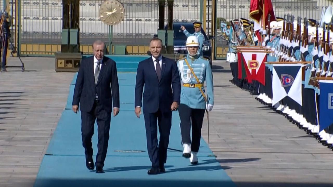 cumhurbaskani erdogan nawrockiyi resmi torenle karsiladi 5c8cd8908de0
