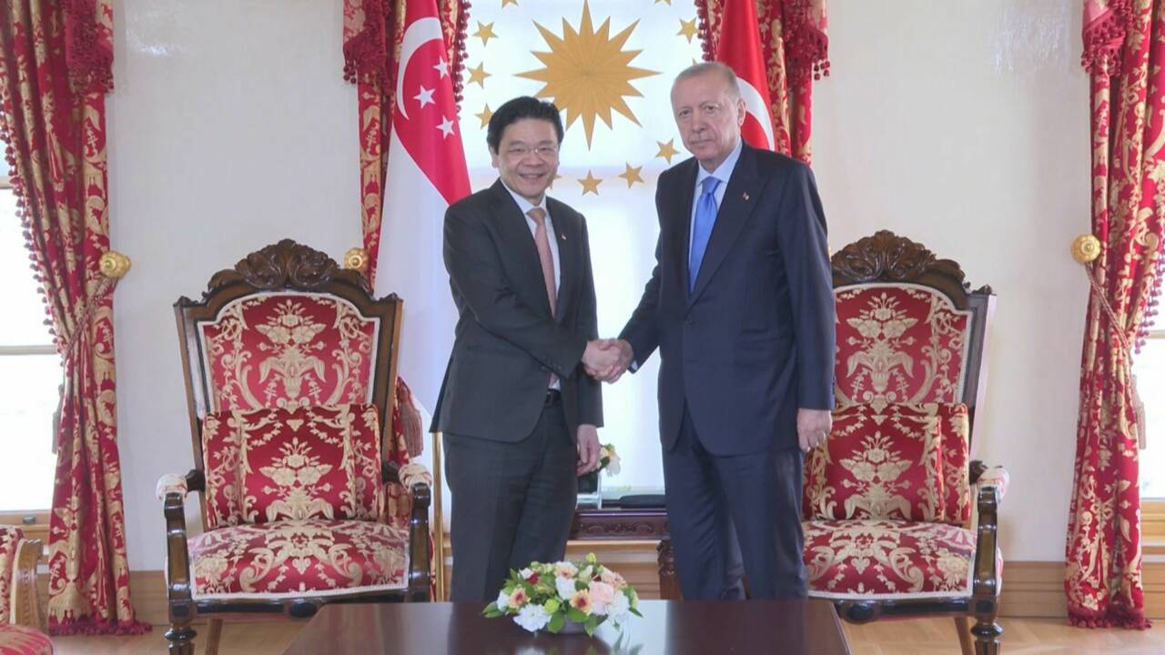 Cumhurbaşkanı Erdoğan Singapur Başbakanı Lawrence Wong’u Cumhurbaşkanlığı Dolmabahçe Çalışma Ofisi’nde