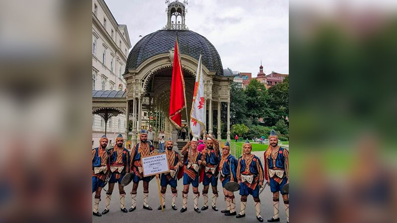 Bursa’dan İtalya’ya kılıç-kalkan çıkarması Olay Gazetesi Yazarı Ahmet Emin Yılmaz, Bursa Masters Kılıç-Kalkan Folklor Derneği'nin İtalya