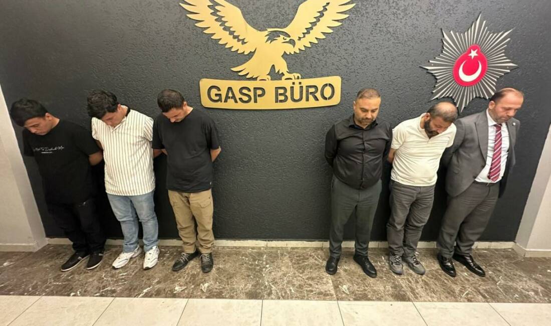 Sözde genel başkan ve yanındaki 5 kişi yakalandı! Afyonkarahisar'da bir alışveriş merkezinde (AVM) kendisini "Cumhur İttifakı Ocakları Genel