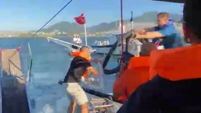 İzmir’in Narlıdere ilçesi açıklarında dümen kumanda kolunun kırılması sonucu su