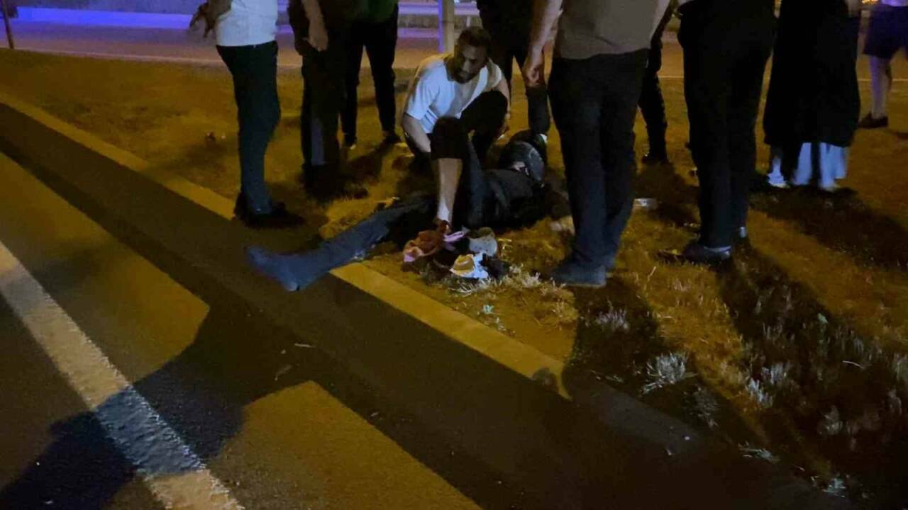 Bursa'da motosiklet kazası: Annesi bir an olsun yanından ayrılmadı 3 devrilen motosikletten dusen genc yaralandi annesi yanindan ayrilmadi 85377bc0787b