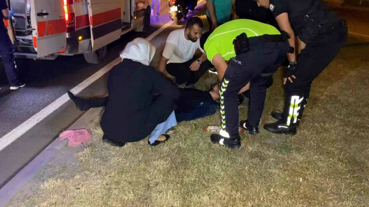 devrilen motosikletten dusen genc yaralandi annesi yanindan ayrilmadi a7b96df34e4c