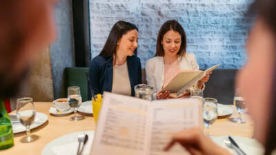 Yarından itibaren zincir restoranlarda menülere kaloriler eklenecek. Kalori hesabı uluslararası