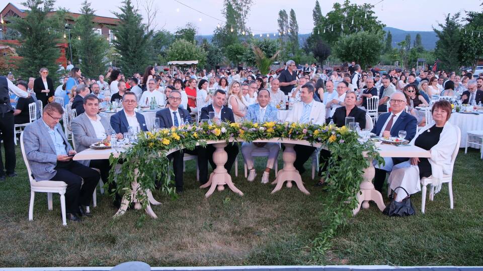 Bursa'da Referans Holding'in yaza merhaba partisinde Işın Karaca rüzgarı 5 Bursa'da Referans Holding'ten yaza merhaba partisi
