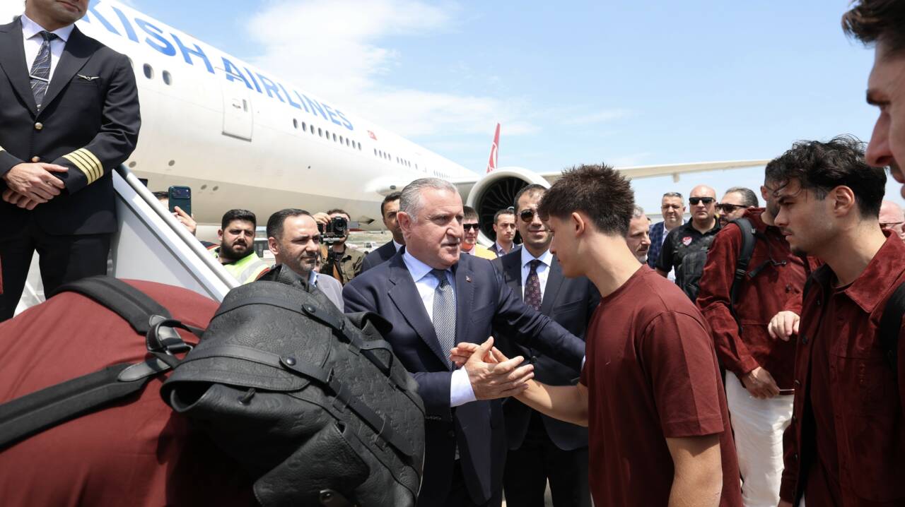 dunya kupasi yolculugu basladi bakan bak millileri abdye ugurladi 9ee7475ed6a6