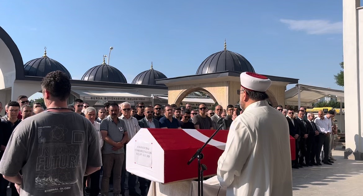 Duruşmada hayatını kaybeden Cumhuriyet Savcısı’na Bursa’da son görev Kocaeli’nin Gebze ilçesinde duruşma sırasında geçirdiği kalp krizi sonucu hayatını