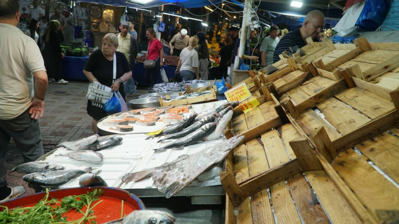 Bursalılar bu ay balığa hücum etti! İşte tarihi pazardaki balık fiyatları... 6 e437fd83 dd1d 4264 98e9 755e9a86354f