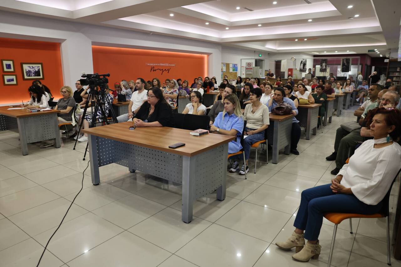 İnci Aral Nilüfer'de okurlarıyla buluştu