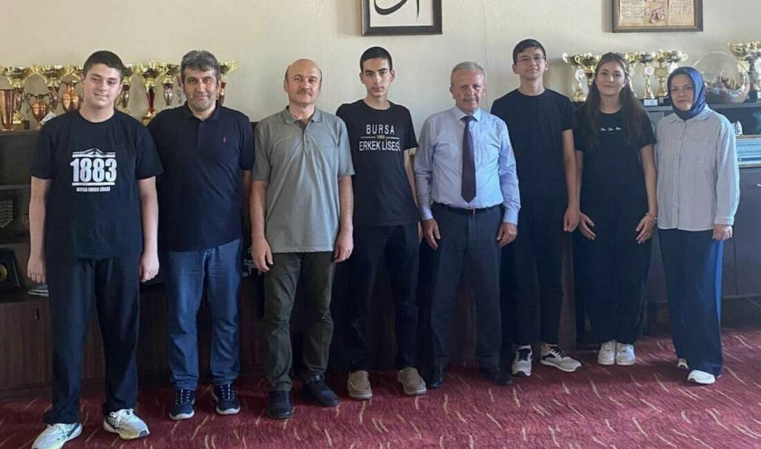 Bursa Erkek Lisesi’nden iki önemli başarı daha Bursa Erkek Lisesi'nin öğrencileri hem ulusal hem de uluslararası alanda