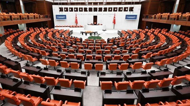 AK Parti, uzman erbaşlar ve erlerle ilgili yasa teklifini Meclis