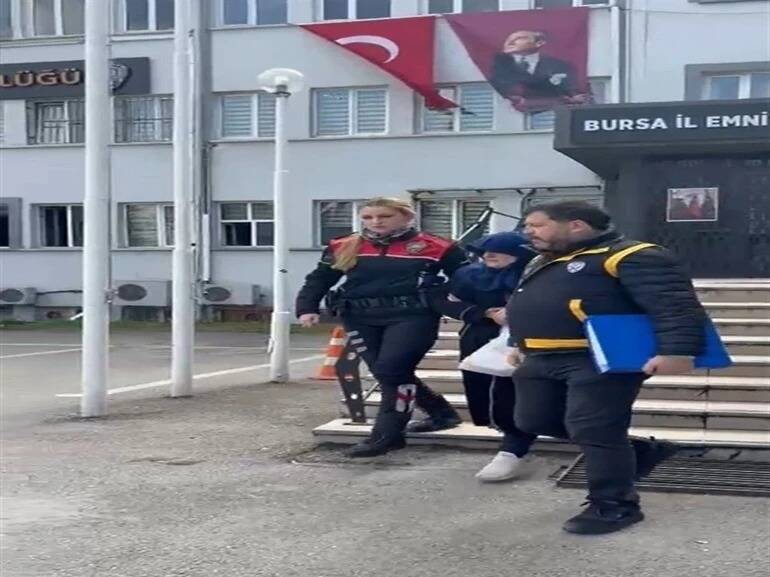 Bursa'da korkunç cinayette kan donduran ayrıntılar! 6 esinin cesedini nacakla 15 parcaya bolen kadin kan sicramasin diye etrafa poset sermis ce6559468b76