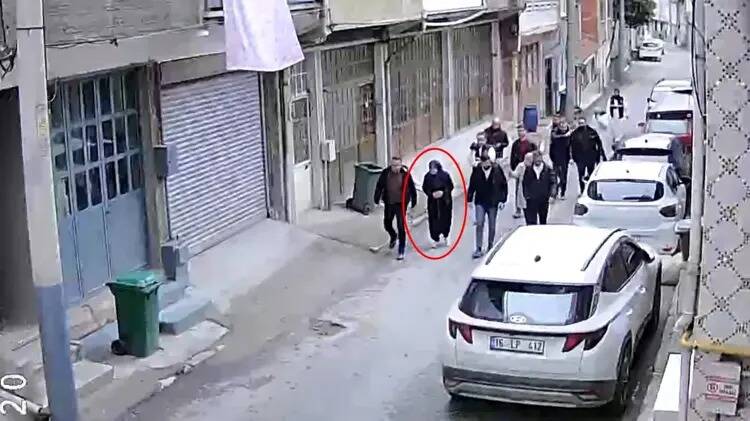 Bursa'da korkunç cinayette kan donduran ayrıntılar! 1 esinin cesedini nacakla 15 parcaya bolen kadin kan sicramasin diye etrafa poset sermis d2016903c726