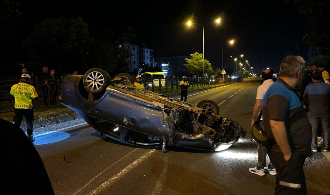 Feci kazadan mucize kurtuluş! Bolu’da D-100 kara yolunda kontrolden çıkarak orta refüje çarpan otomobil