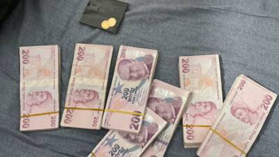 İzmir merkezli 12 ilde düzenlenen Fetullahçı Terör Örgütü'ne (FETÖ) yönelik