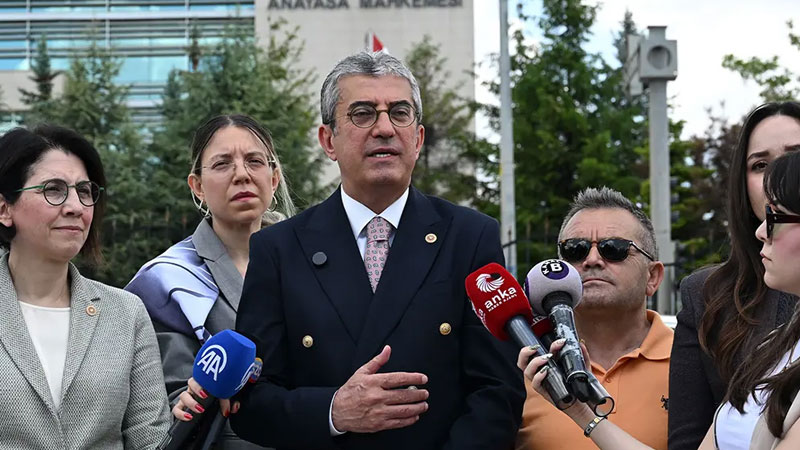 CHP’de Gökhan Günaydın kararı CHP'de Gökhan Günaydın hakkındaki tedbir kararının kaldırıldığı öğrenildi. Günaydın'ın Grup