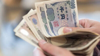 Japon Yeni, son 40 yılın en düşük seviyesine yakın seyrediyor.
