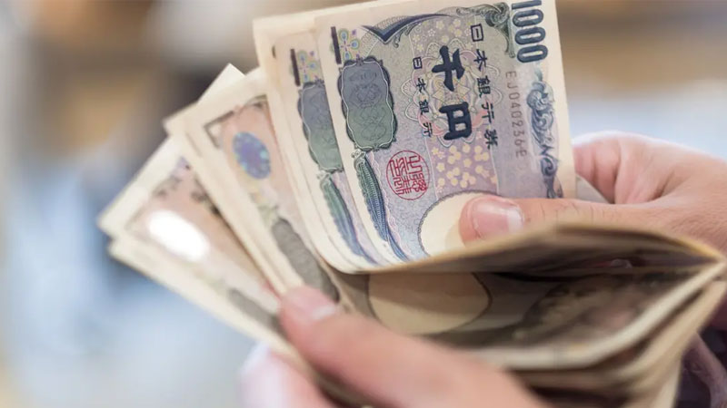 Japon Yeni, son 40 yılın en düşük seviyesine yakın seyrediyor.