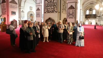 Gemlik Belediyesi'nin kültür turları Kurtul Mahallesi sakinleriyle devam etti. Vatandaşlar,