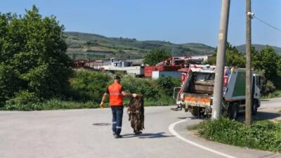Gemlik Belediyesi Temizlik İşleri Müdürlüğü ekipleri, Kurban Bayramı’nın ardından ilçe