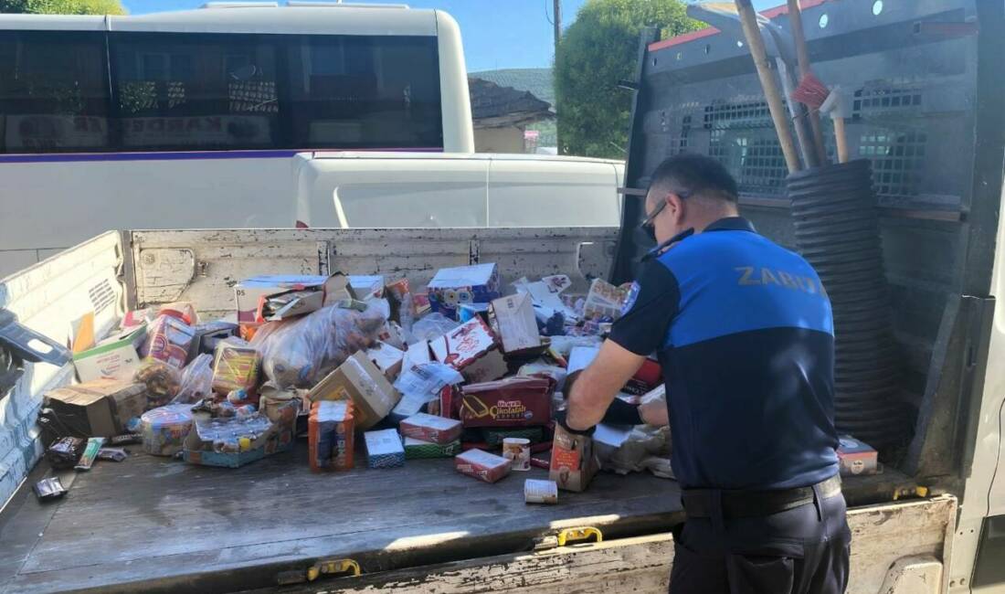 Bursa’da şoke eden görüntü! Çok sayıda sağlıksız gıda… Gemlik'te halk sağlığını tehdit eden sağlıksız gıda deposuna zabıta ve