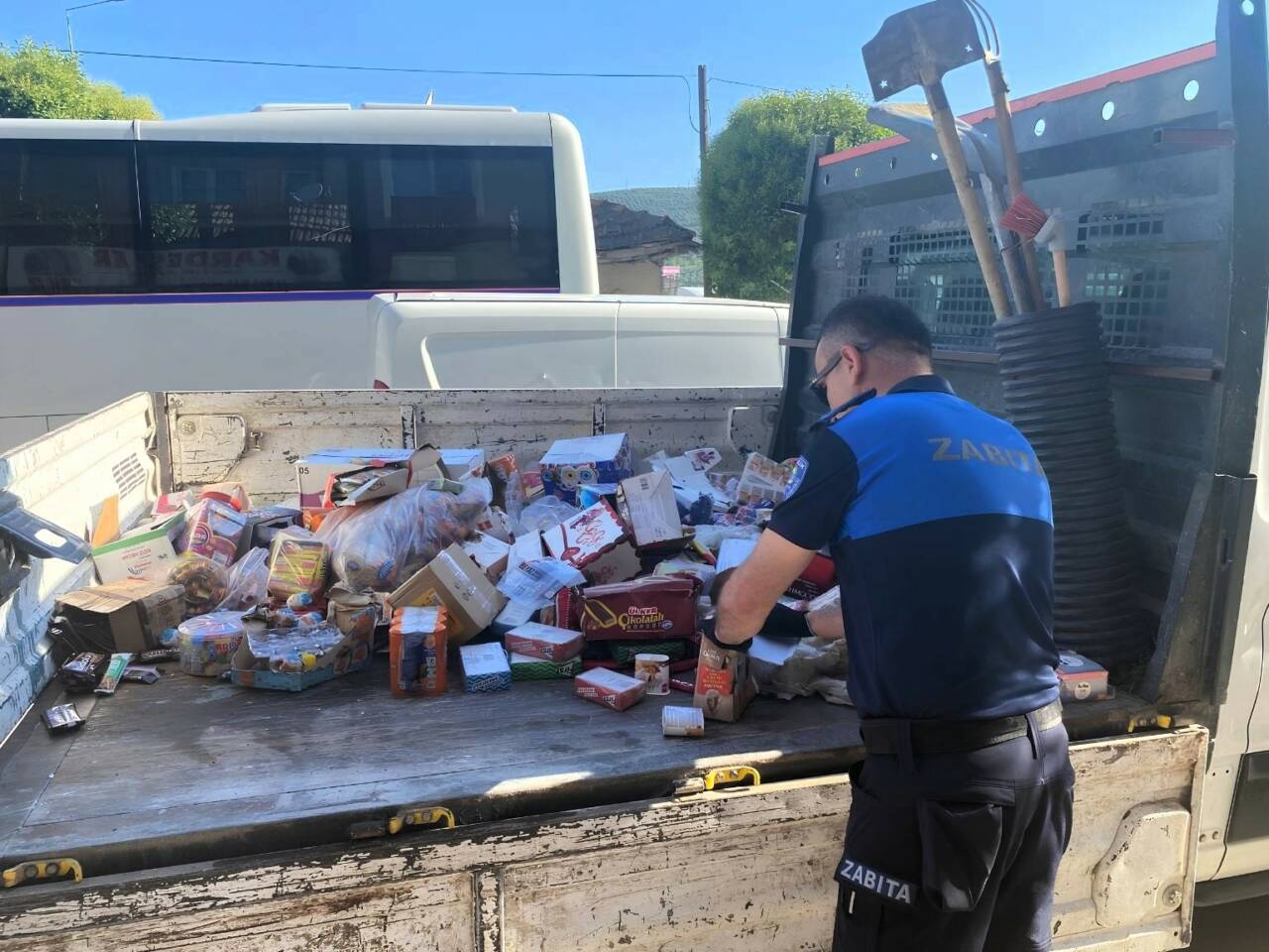 Bursa'da şoke eden görüntü! Çok sayıda sağlıksız gıda... 4 Bursa'da şoke eden görüntü! Çok sayıda sağlıksız gıda...