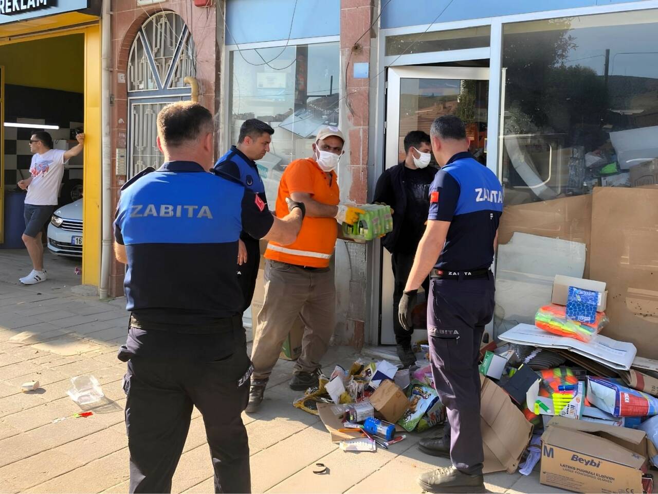 Bursa'da şoke eden görüntü! Çok sayıda sağlıksız gıda... 3 Bursa'da şoke eden görüntü! Çok sayıda sağlıksız gıda...