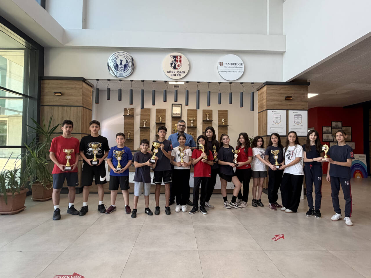 Gökkuşağı Koleji sportif başarılara da doymuyor 2 Gökkuşağı Koleji sportif başarılara da doymuyor