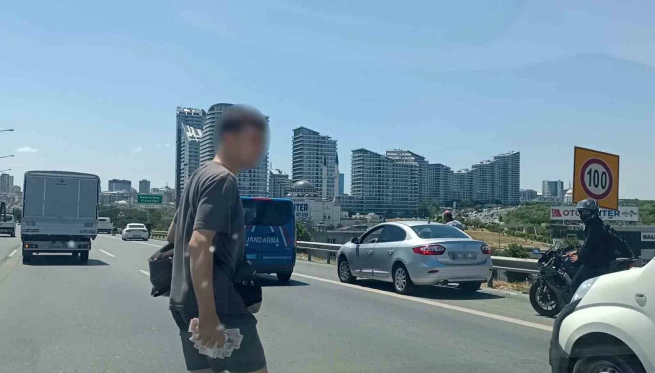 Görenler şaşkına döndü! Yolda herkes para topladı 1 gorenler saskina dondu yolda herkes para topladi 7554fbeb23bf