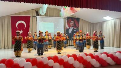 Gülbahar Hatun Anaokulu öğrencileri, gerçekleştirdikleri yıl sonu gösterisiyle büyük beğeni