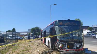 Ankara'da belediye otobüsü ve hafif ticari aracın çarpıştığı kazada hayatını
