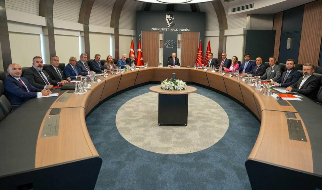 CHP yönetimi 26 il başkanını görevden aldı. 7 il başkanı
