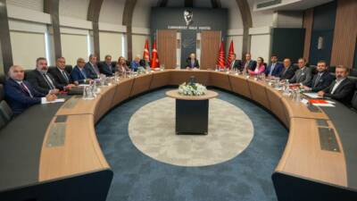 CHP Grup Sözcüsü Müslim Sarı, 26 il başkanının görevden alındığını,