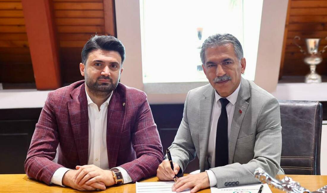 Gemlik Belediye Başkanı Deviren Bursaspor Vakfı’na katıldı Gemlik Belediye Başkanı Şükrü Deviren, Başkan Enes Çelik'i ziyaretinde Bursaspor