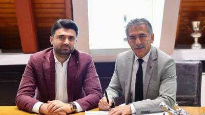 Gemlik Belediye Başkanı Şükrü Deviren, Başkan Enes Çelik'i ziyaretinde Bursaspor