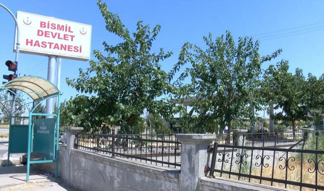 Diyarbakır'ın Bismil ilçesinde evde bulup, oynadıkları silah kazara ateş alınca