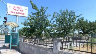 Diyarbakır'ın Bismil ilçesinde evde bulup, oynadıkları silah kazara ateş alınca