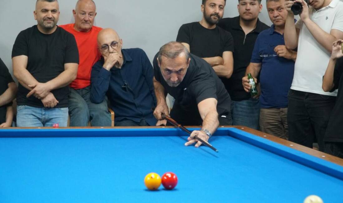 Dünya Şampiyonu Semih Saygıner Bursa’ da Dünya Şampiyonu usta bilardocu Semih Saygıner, Bursa'nın Nilüfer ilçesinde faaliyet