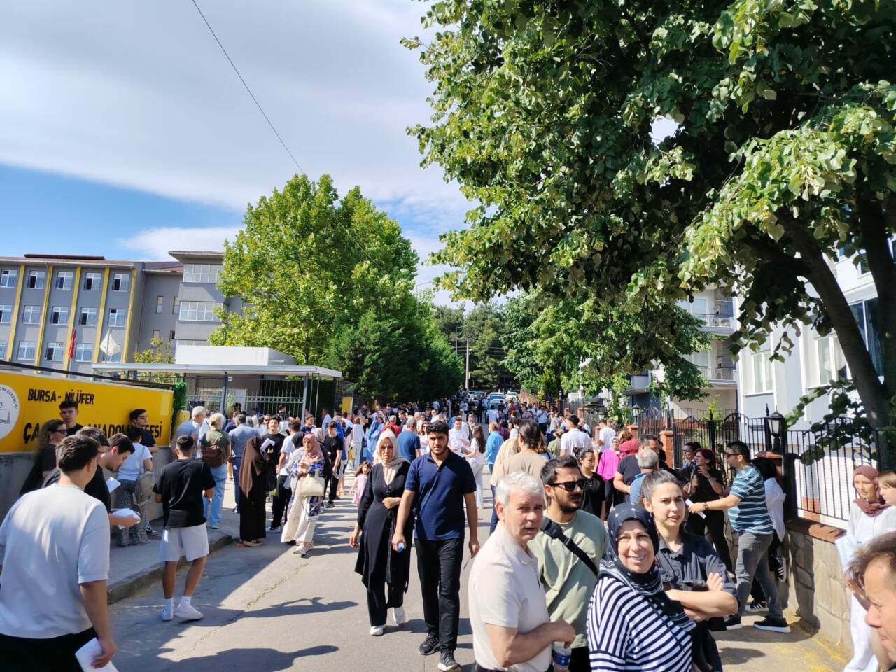 Bursa'da YKS maratonu başladı 2 img 20260620 wa0003