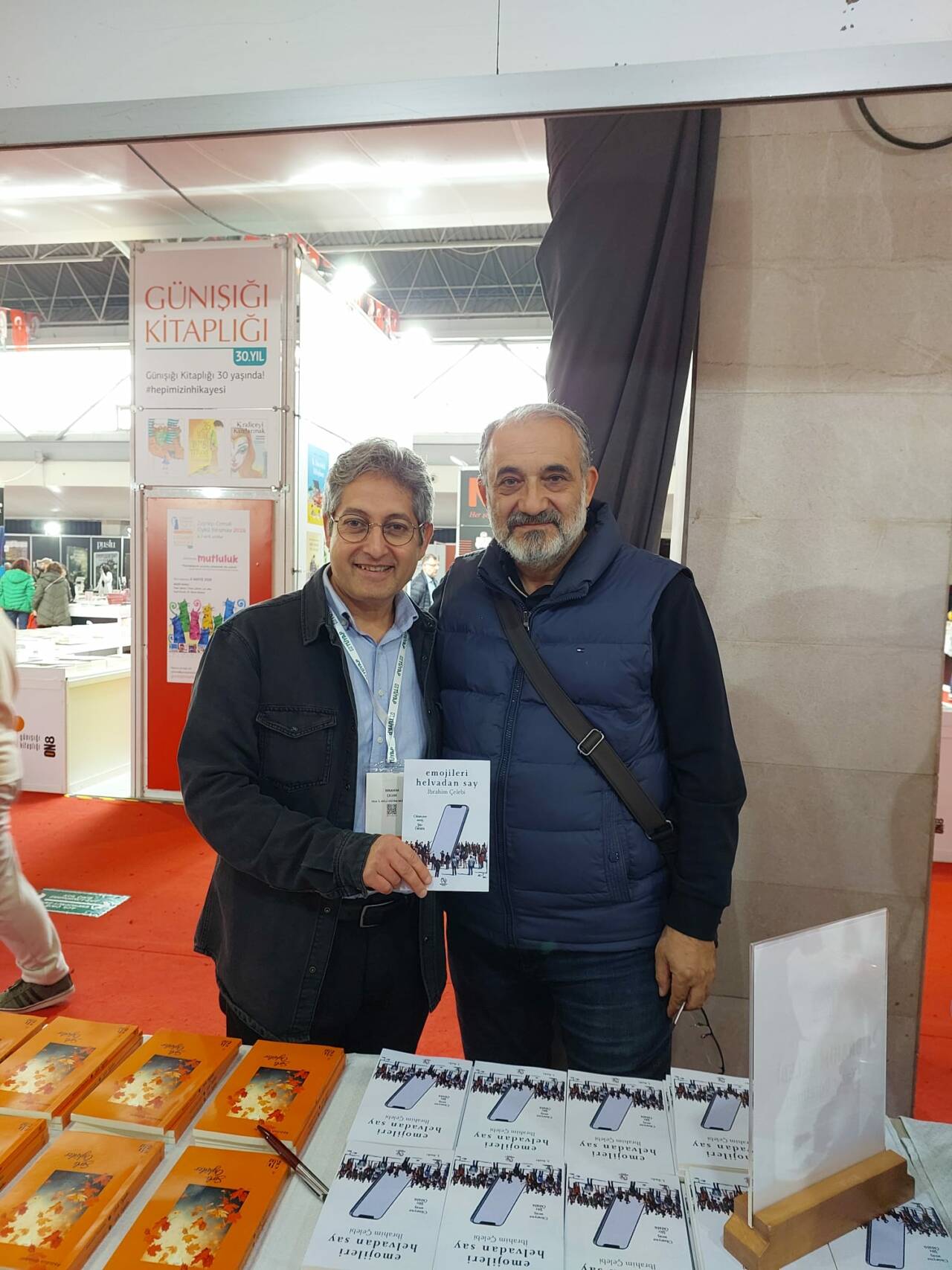 İbrahim Çelebi’nin yeni kitabı: ‘Emojileri helvadan say’ 4 imza gununden