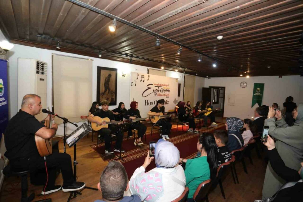 İnegöl Belediyesi’nin gitar kursu kursiyerleri sertifikalarını aldı 7 inegol belediyesinin gitar kursu kursiyerleri sertifikalarini aldi 37e727350584