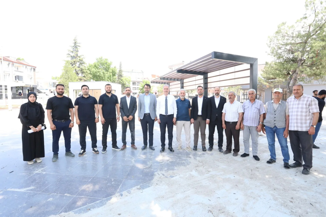 Bursa'nın yeni meydanında sona gelindi! 4 inegol001