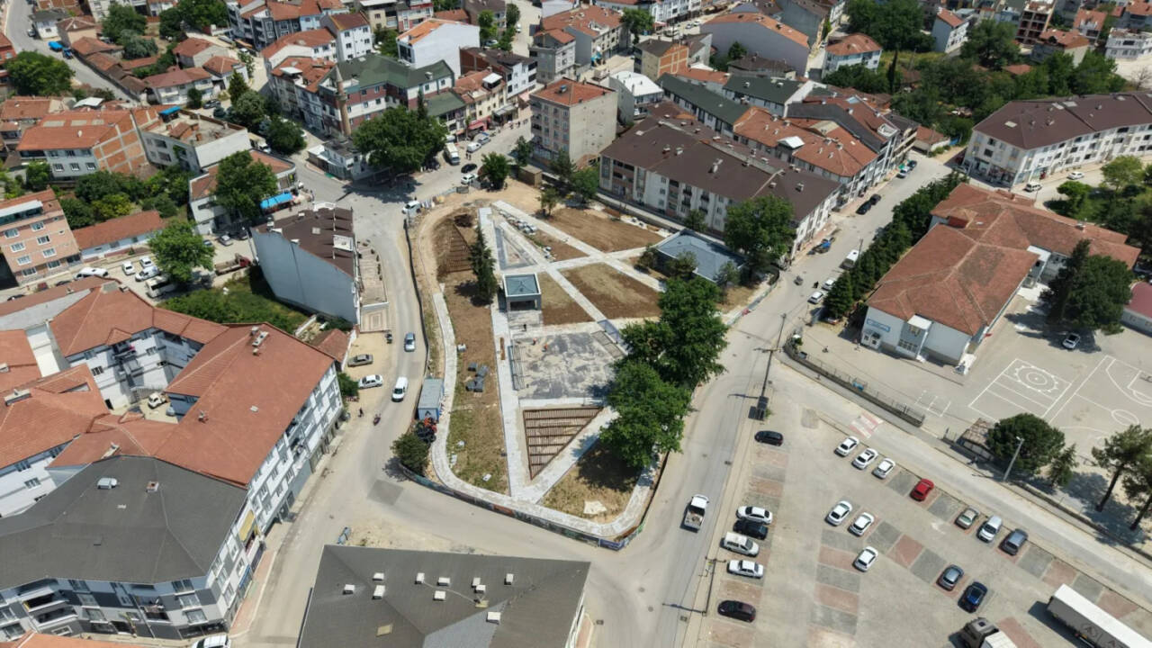 Bursa'nın yeni meydanında sona gelindi! 2 inegol003