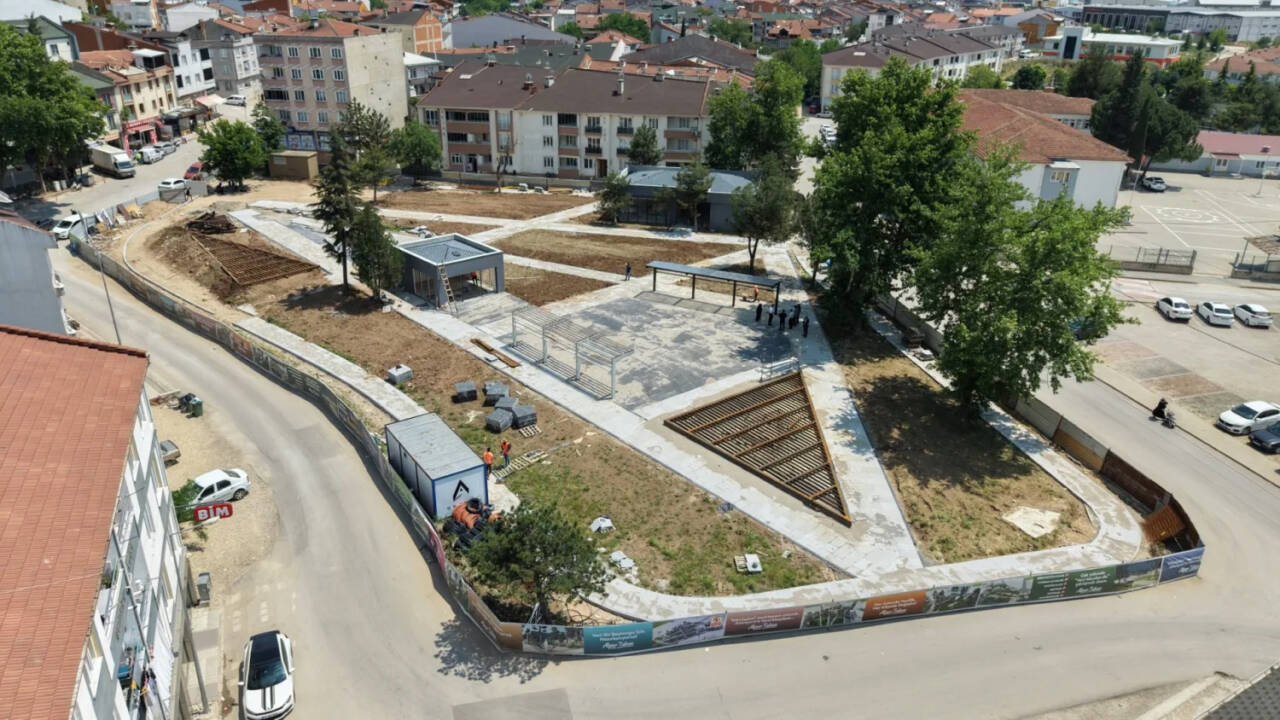 Bursa'nın yeni meydanında sona gelindi! 3 inegol004