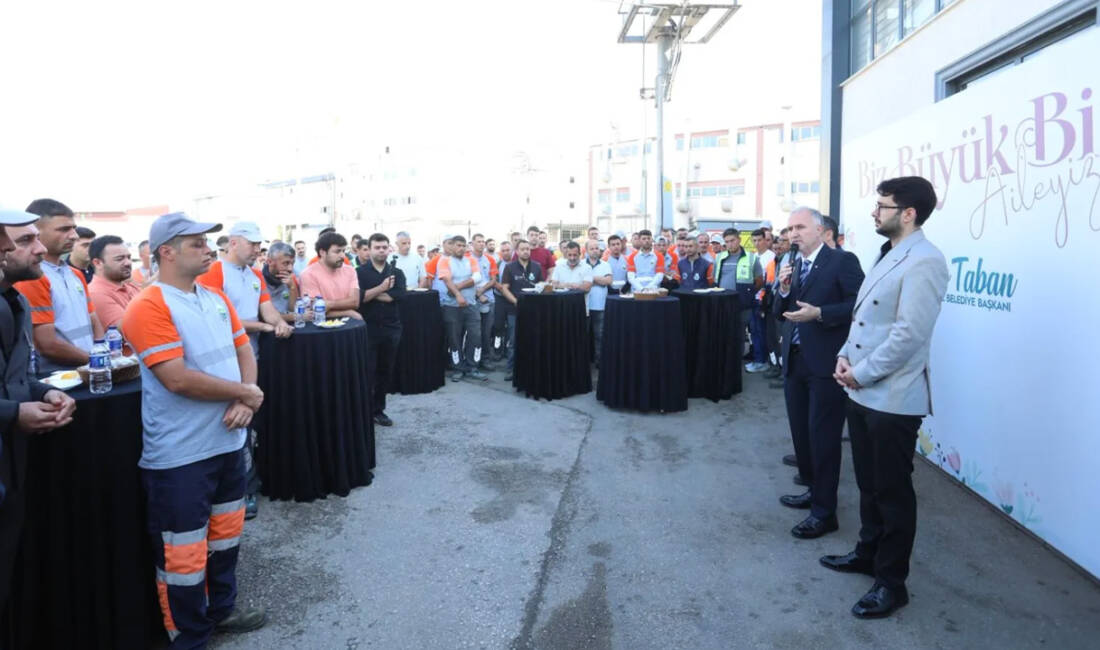 Başkan Taban Temizlik İşleri Müdürlüğü personeliyle buluştu İnegöl Belediye Başkanı Alper Taban, temizlik işleri şantiyesinde Temizlik İşleri