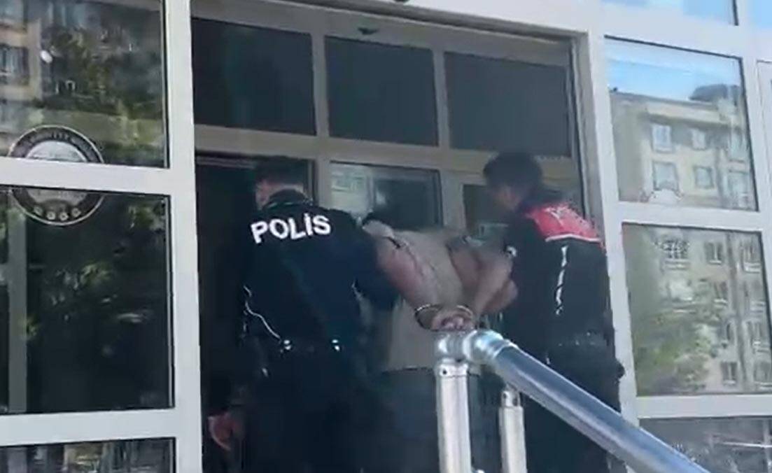 Interpol kırmızı bültenle arıyordu! Bursa'nın yanı başında sahte kimlikle yakalandı 1 interpol kirmizi bultenle ariyordu bursanin yani basinda sahte kimlikle yakalandi 8a0ac9765091