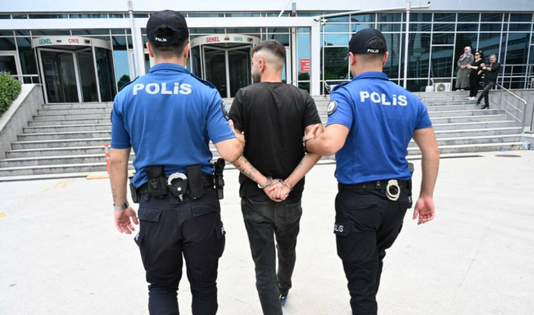 Interpol tarafından aranan firari Türkiye’de yakalandı Interpol tarafından kırmızı bültenle aranan firari uyuşturucu hükümlüsü, yurt dışından